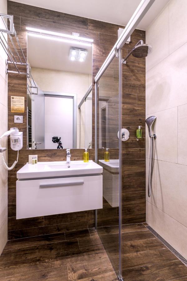 Hotel Pecr Deep เปซ โปด ซนีชโกว์ ภายนอก รูปภาพ